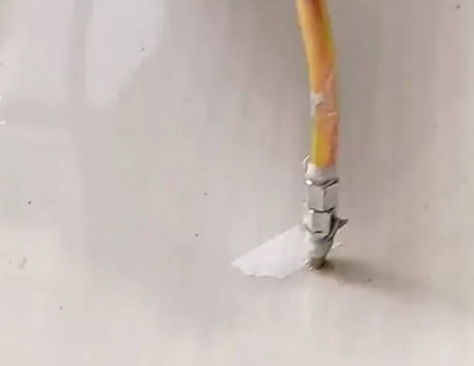 潍坊市瓷砖空鼓维修公司专业解答在瓷砖铺贴过程中，如果使用的砂料过粗（如全部使用了粗砂），可能会导致以下问题
